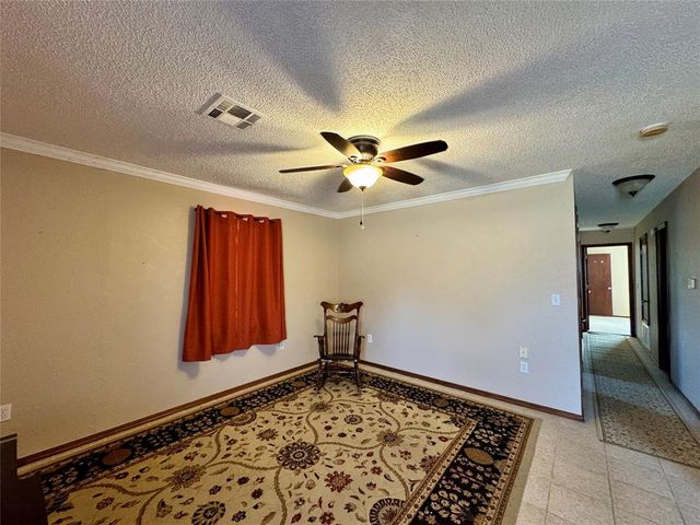 1605 W Louisiana Avenue, Chickasha, OK 73018