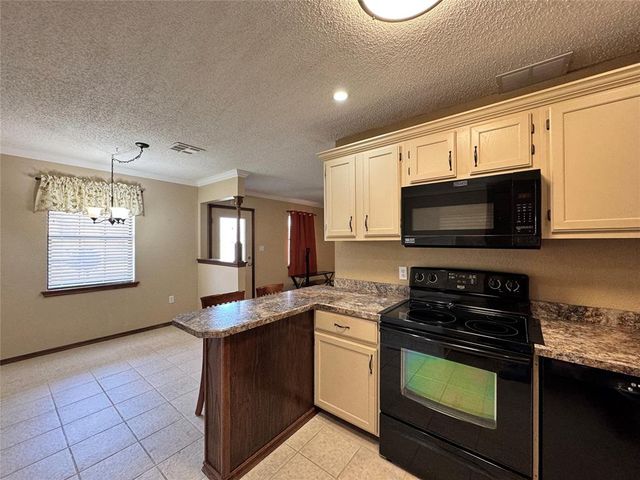 1605 W Louisiana Avenue, Chickasha, OK 73018