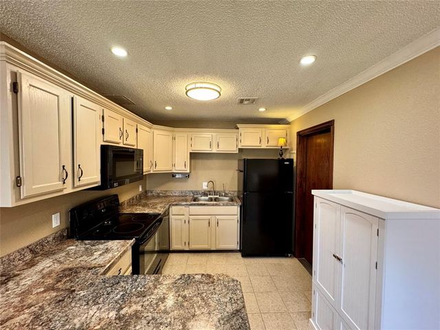 1605 W Louisiana Avenue, Chickasha, OK 73018