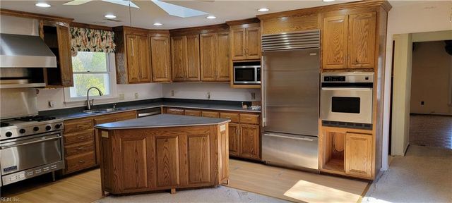 99 W Rexford DR, Newport News, VA 23608