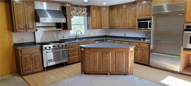 99 W Rexford DR, Newport News, VA 23608