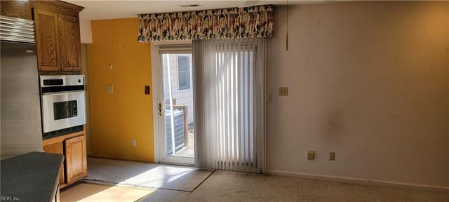 99 W Rexford DR, Newport News, VA 23608