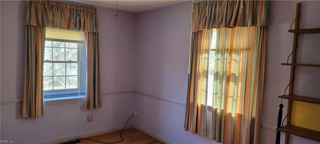 99 W Rexford DR, Newport News, VA 23608