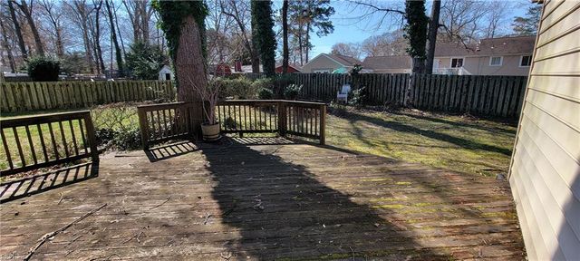 99 W Rexford DR, Newport News, VA 23608