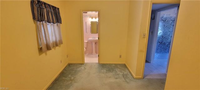 99 W Rexford DR, Newport News, VA 23608