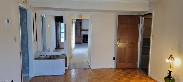 99 W Rexford DR, Newport News, VA 23608