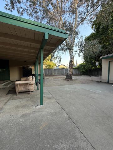 2233 6th St, Ceres, CA 95307