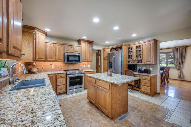 180 JoRay Drive, Mankato, MN 56001