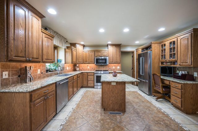 180 JoRay Drive, Mankato, MN 56001