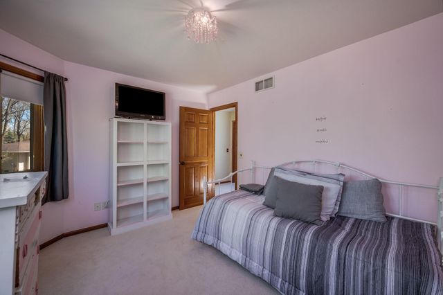 180 JoRay Drive, Mankato, MN 56001