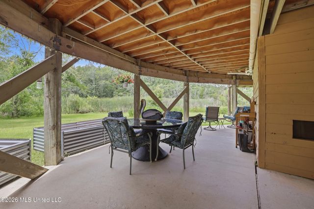 9017 W Simmons Circle, Ocean Springs, MS 39564