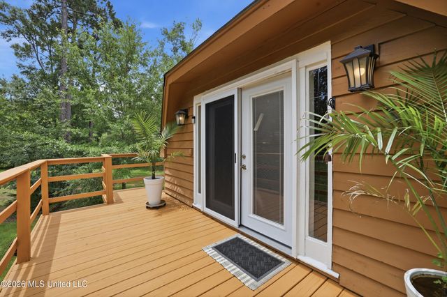 9017 W Simmons Circle, Ocean Springs, MS 39564