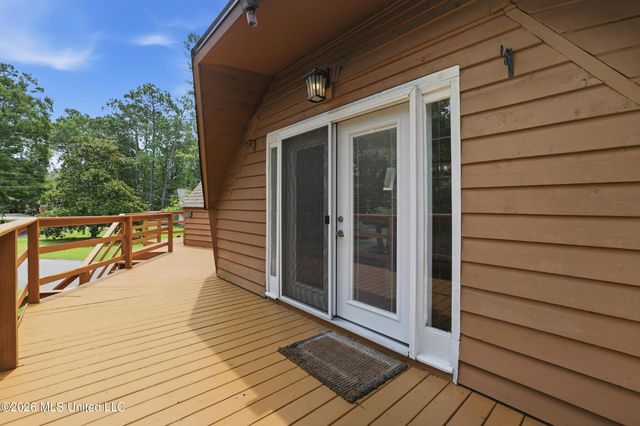 9017 W Simmons Circle, Ocean Springs, MS 39564