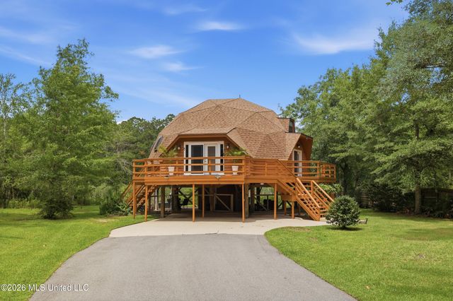 9017 W Simmons Circle, Ocean Springs, MS 39564