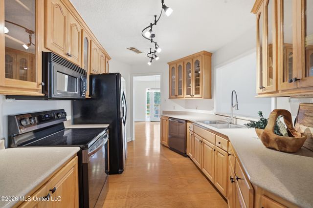 9017 W Simmons Circle, Ocean Springs, MS 39564