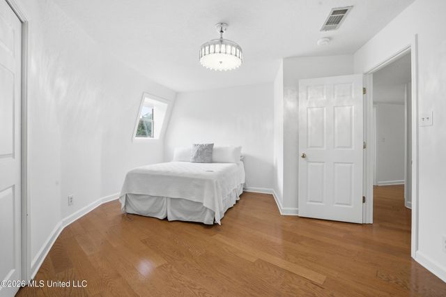 9017 W Simmons Circle, Ocean Springs, MS 39564