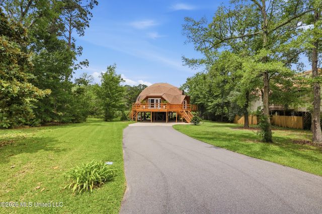 9017 W Simmons Circle, Ocean Springs, MS 39564