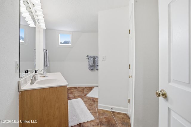 9017 W Simmons Circle, Ocean Springs, MS 39564