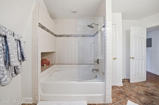 9017 W Simmons Circle, Ocean Springs, MS 39564
