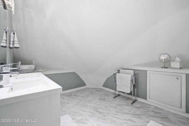 9017 W Simmons Circle, Ocean Springs, MS 39564