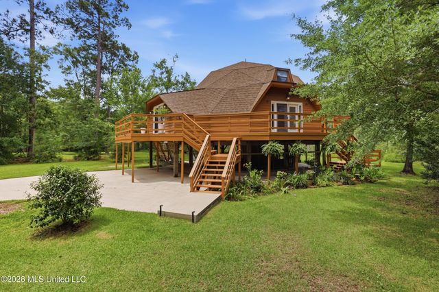 9017 W Simmons Circle, Ocean Springs, MS 39564