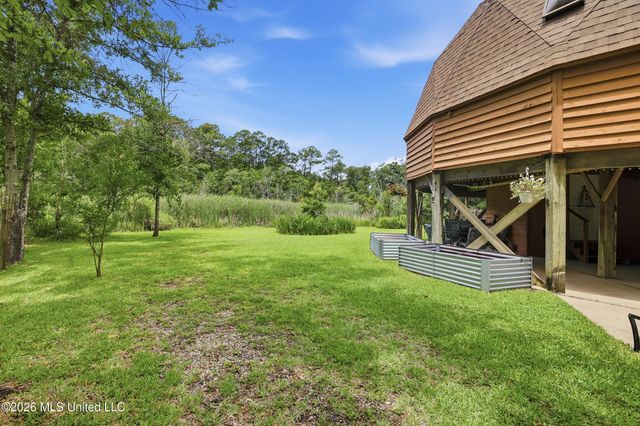 9017 W Simmons Circle, Ocean Springs, MS 39564