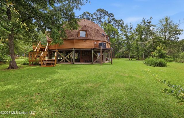 9017 W Simmons Circle, Ocean Springs, MS 39564