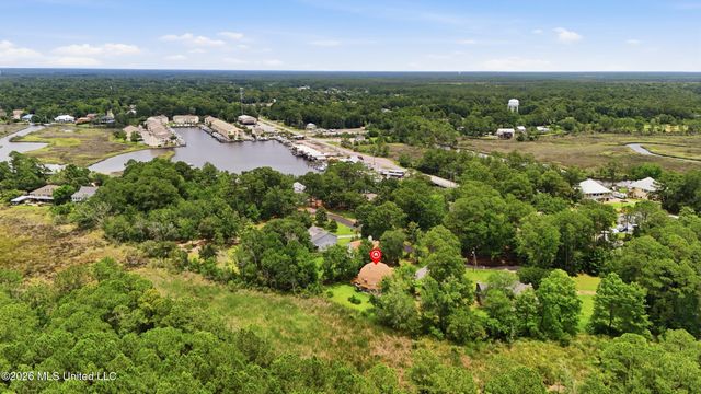 9017 W Simmons Circle, Ocean Springs, MS 39564