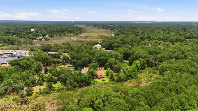 9017 W Simmons Circle, Ocean Springs, MS 39564