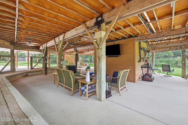 9017 W Simmons Circle, Ocean Springs, MS 39564