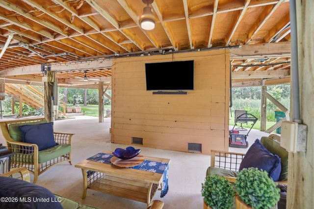 9017 W Simmons Circle, Ocean Springs, MS 39564