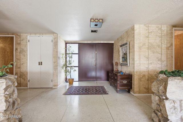 337 E GENEVA Drive, Tempe, AZ 85282