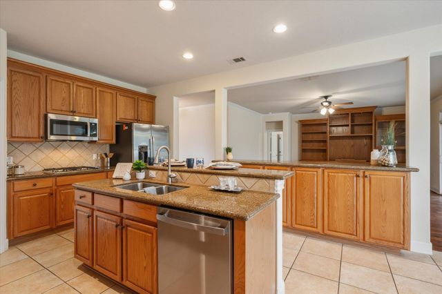 100 Edwards DR, Georgetown, TX 78633