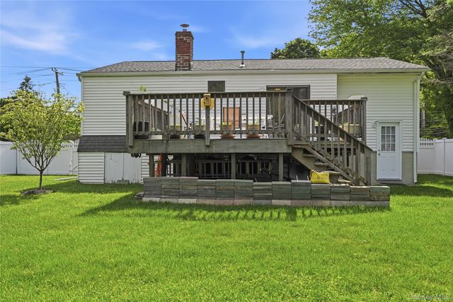 35 Randall Road, Shoreham, NY 11786