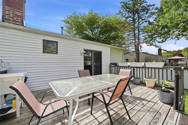 35 Randall Road, Shoreham, NY 11786