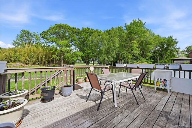 35 Randall Road, Shoreham, NY 11786