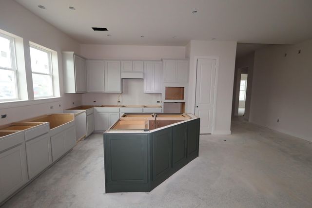 12323 Hackberry Drive, Mont Belvieu, TX 77523