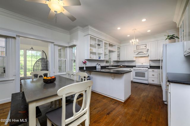 906 Leeward Drive, New Bern, NC 28562