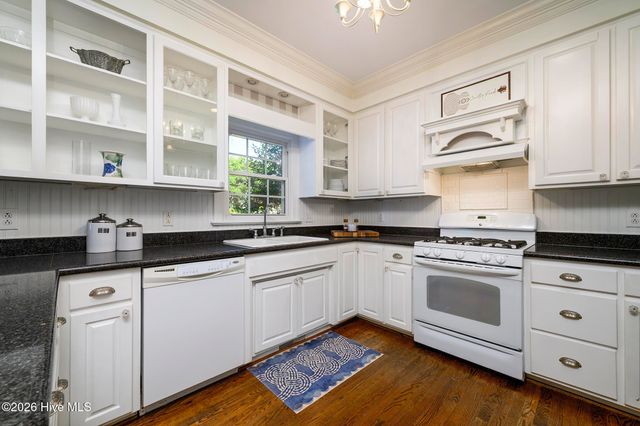 906 Leeward Drive, New Bern, NC 28562