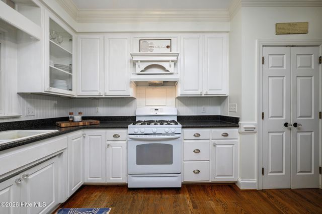 906 Leeward Drive, New Bern, NC 28562