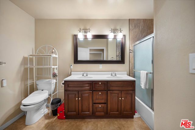 3941 2nd Avenue, Los Angeles, CA 90008