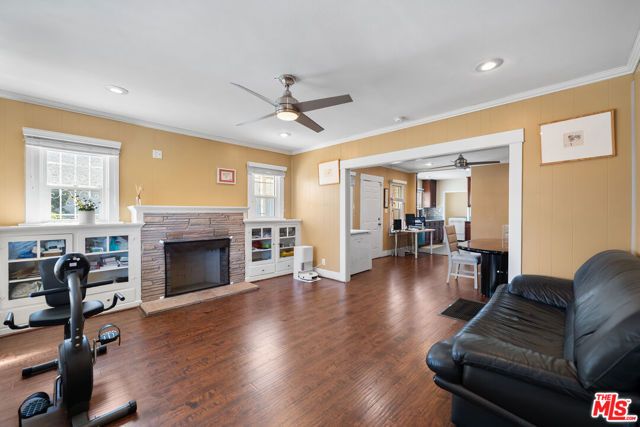 3941 2nd Avenue, Los Angeles, CA 90008