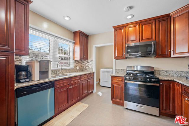 3941 2nd Avenue, Los Angeles, CA 90008