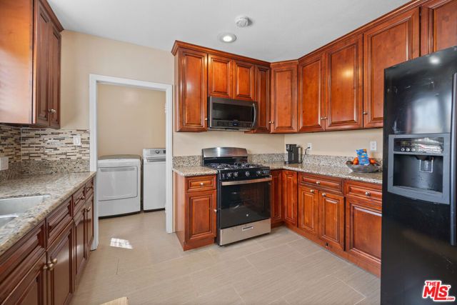 3941 2nd Avenue, Los Angeles, CA 90008