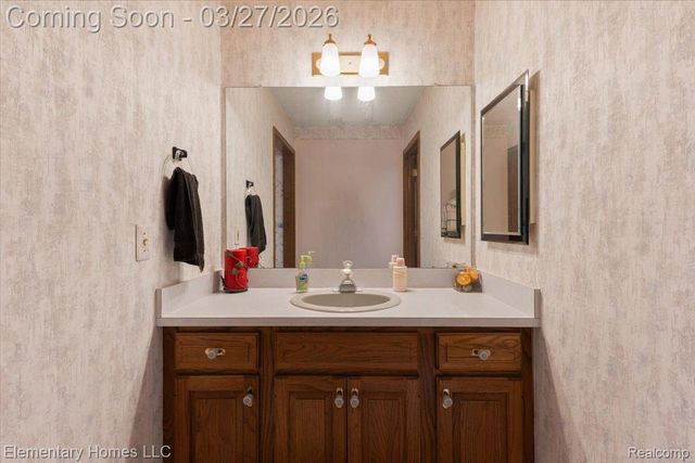 56688 Portsmouth Drive, Shelby Charter Township, MI 48316