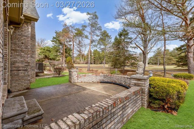 56688 Portsmouth Drive, Shelby Charter Township, MI 48316