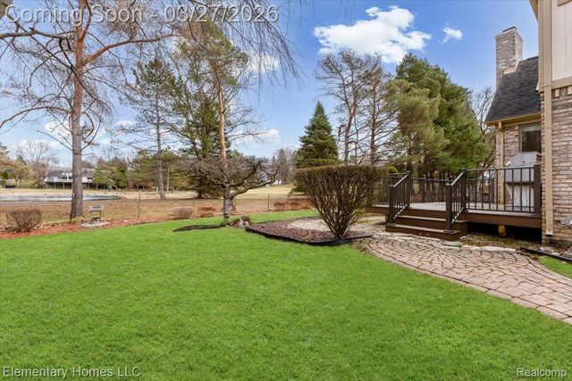 56688 Portsmouth Drive, Shelby Charter Township, MI 48316