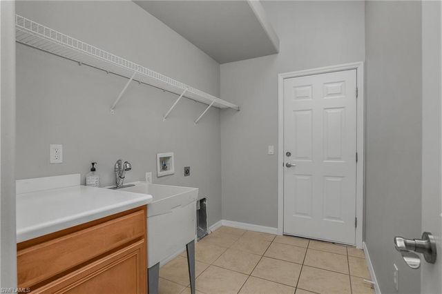 2022 Fairmont LN, Naples, FL 34120