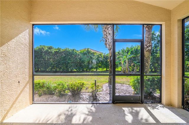 2022 Fairmont LN, Naples, FL 34120