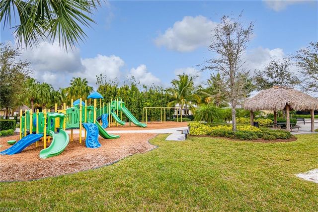 2022 Fairmont LN, Naples, FL 34120